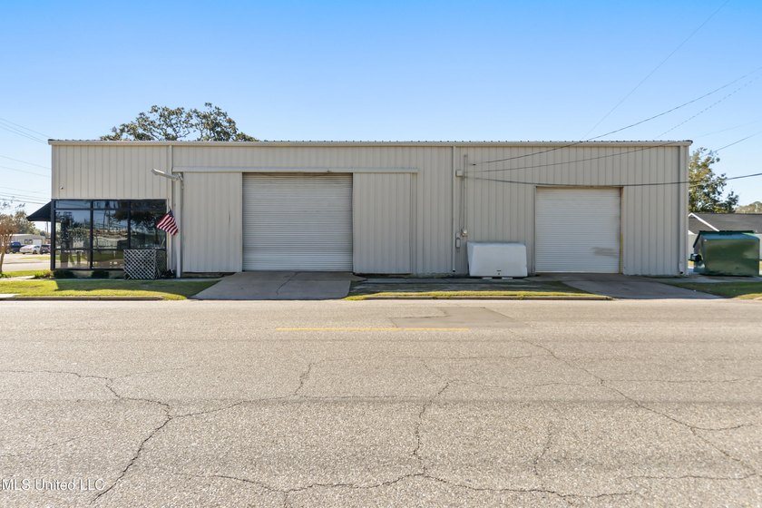 NEW PRICE makes this an even more incredible opportunity in - photo 2