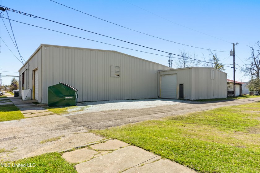 NEW PRICE makes this an even more incredible opportunity in - photo 3