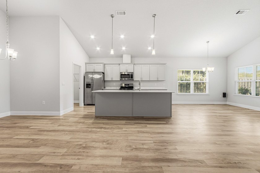 Welcome to The Bluffs at Lafayette, one of Freeport's newest and - photo 3