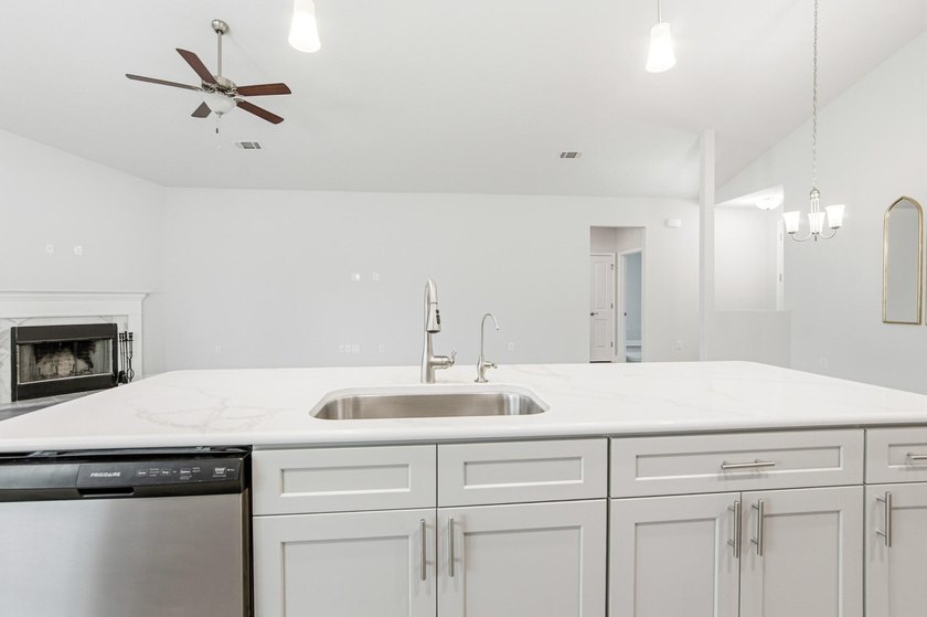 Welcome to The Bluffs at Lafayette, one of Freeport's newest and - photo 6