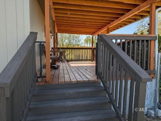 Discover your dream home nestled in a small, remote charming - photo 3