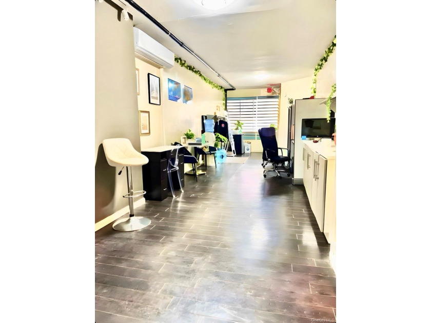Great Downtown Flushing Location, between Northern Blvd &amp; 35 Ave - photo 3