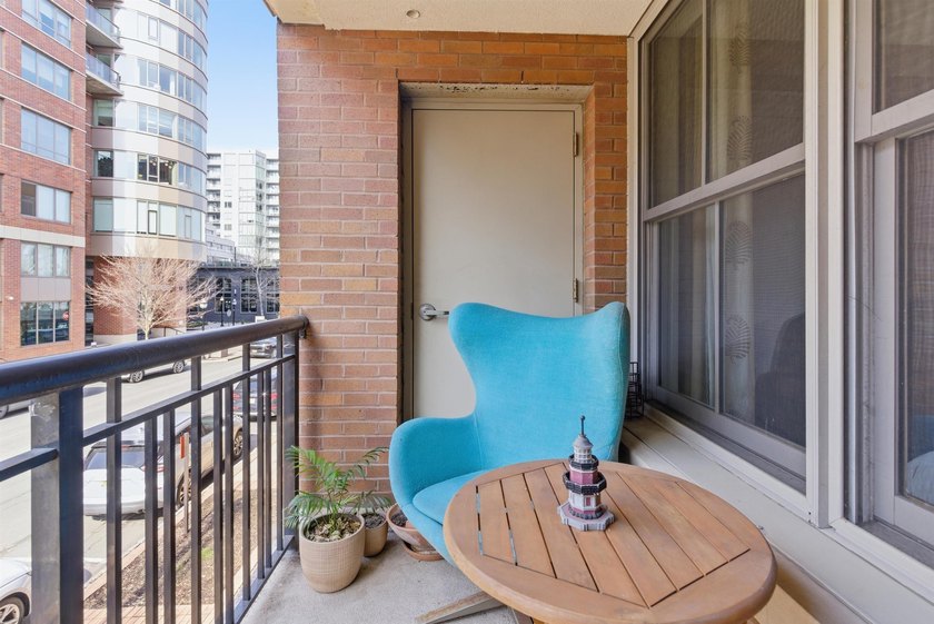 Welcome to 20 Ave at Port Imperial-a bright and spacious - photo 7