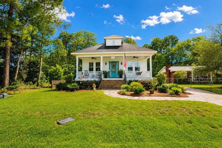 RARE NICEVILLE UNICORN! Homes like this simply do not exist in - photo 2