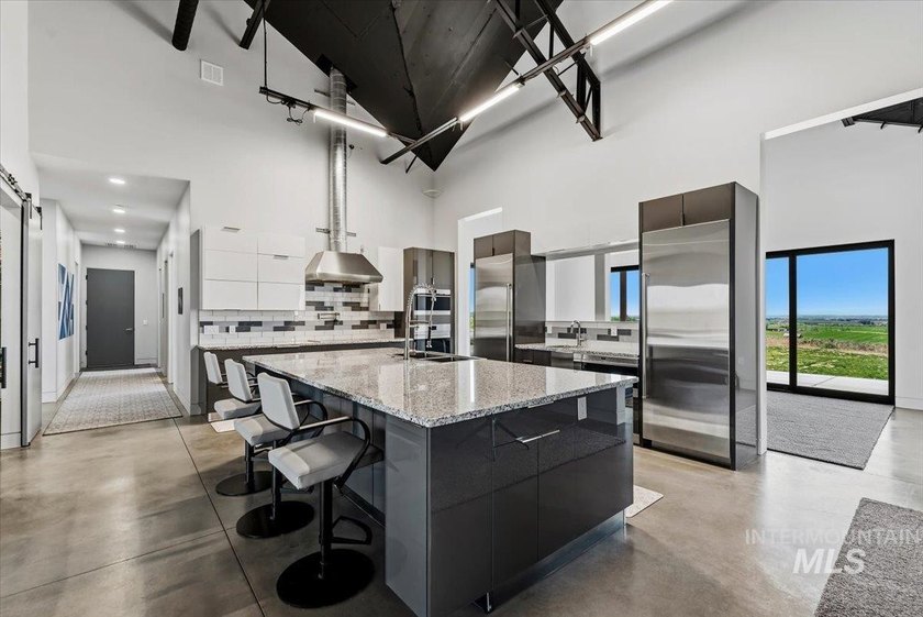 Welcome to one of the most remarkable private estates in the - photo 12