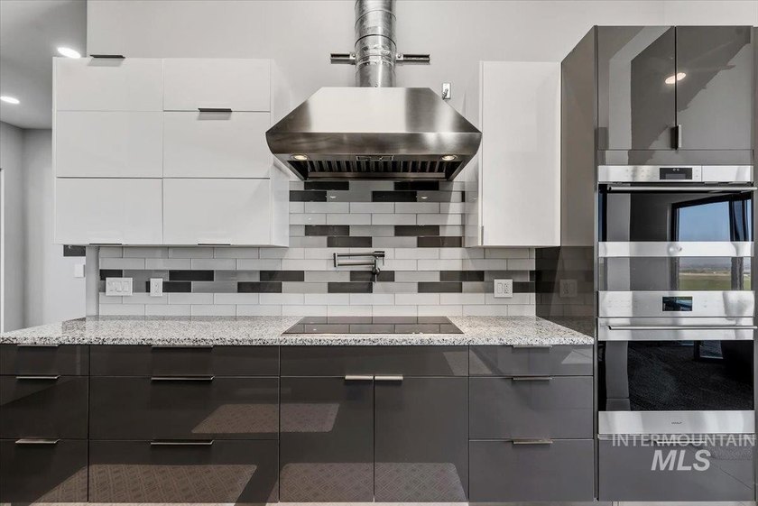 Welcome to one of the most remarkable private estates in the - photo 15