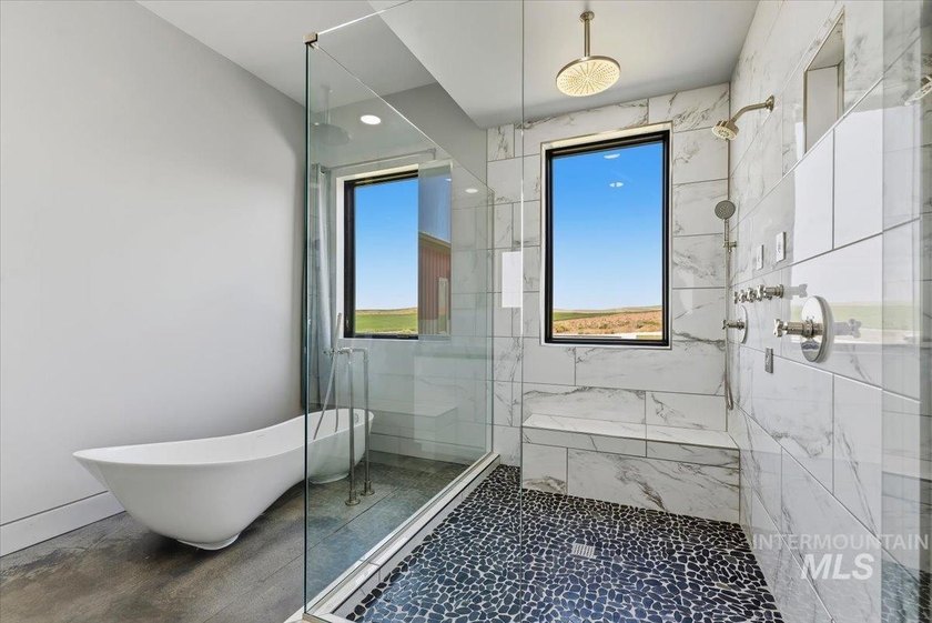 Welcome to one of the most remarkable private estates in the - photo 21