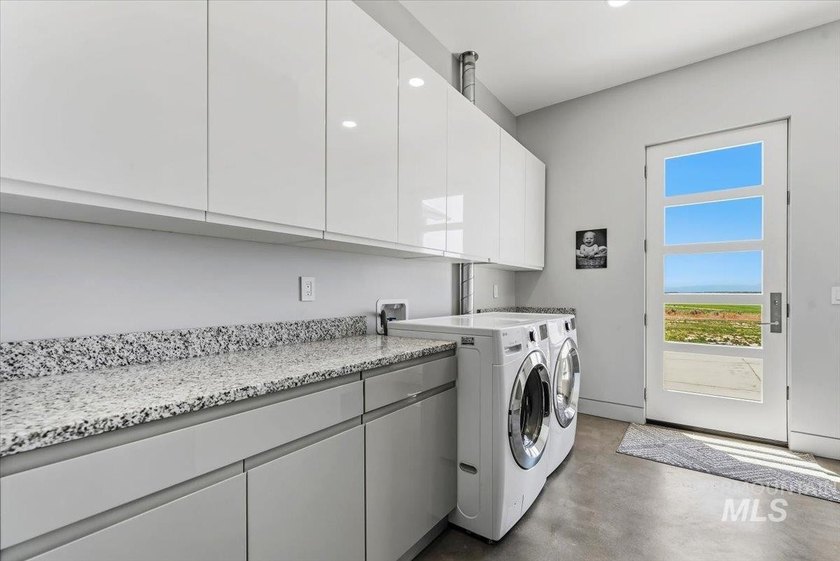 Welcome to one of the most remarkable private estates in the - photo 27