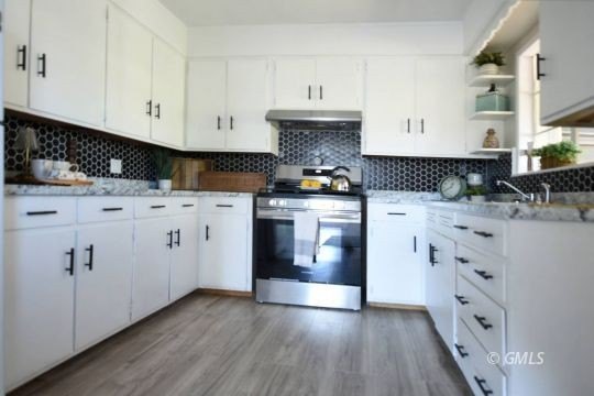 Perched on a hill with breathtaking panoramic views, this - photo 4