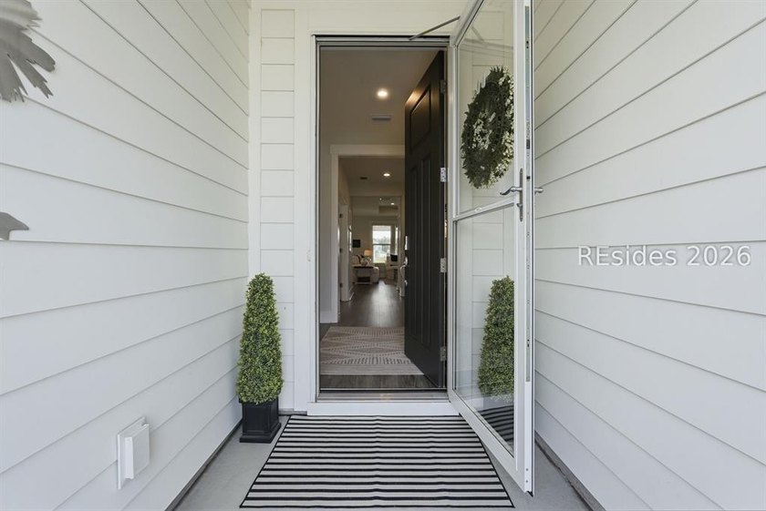 Welcome to this beautifully appointed 2-bedroom, 2-bath plus den - photo 4