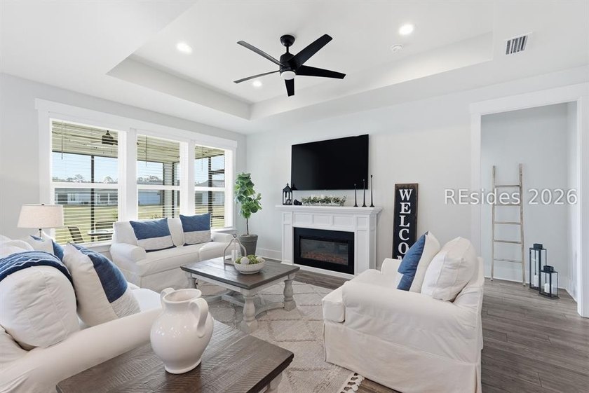Welcome to this beautifully appointed 2-bedroom, 2-bath plus den - photo 8