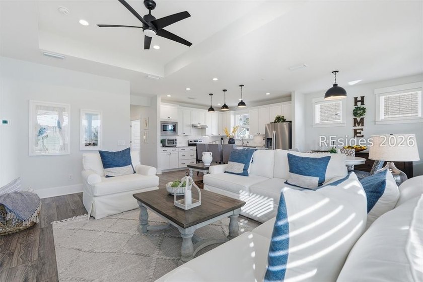 Welcome to this beautifully appointed 2-bedroom, 2-bath plus den - photo 10