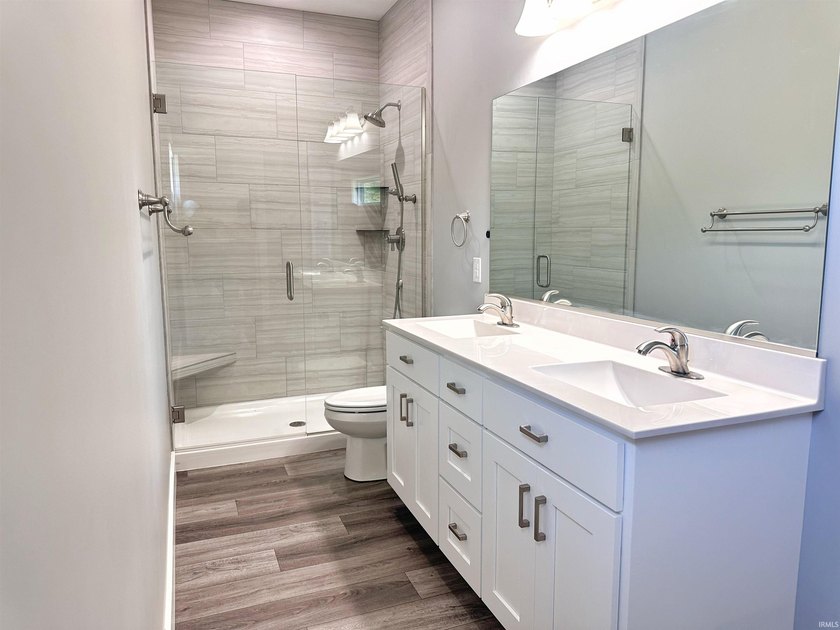 Built in 2022 and conveniently located just minutes from Lake - photo 11