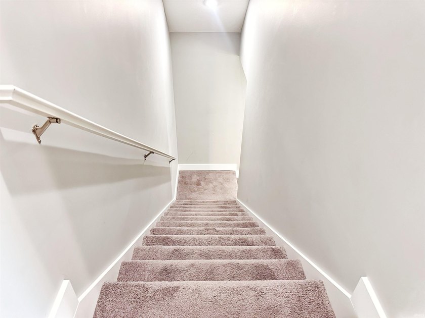 Built in 2022 and conveniently located just minutes from Lake - photo 23