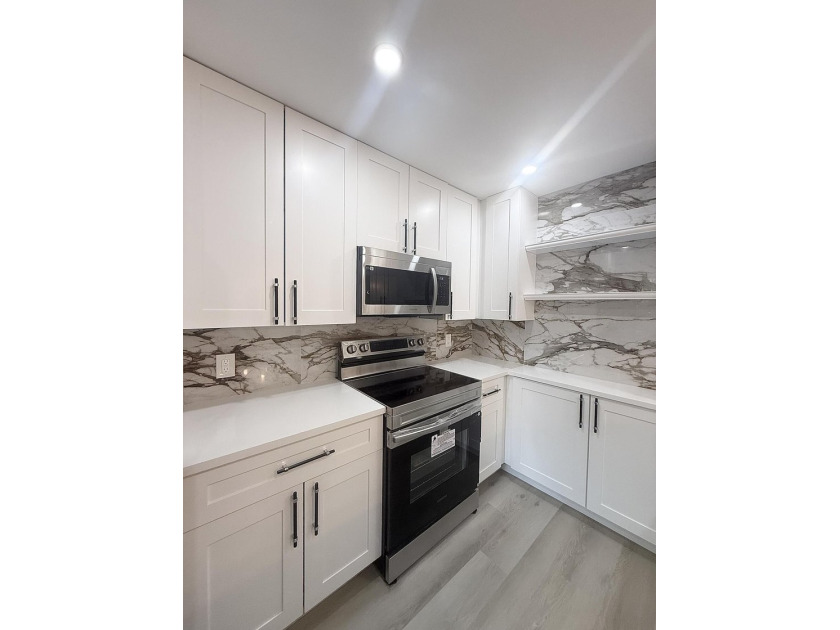 Beautifully renovated townhome, updated top to bottom, with - photo 5