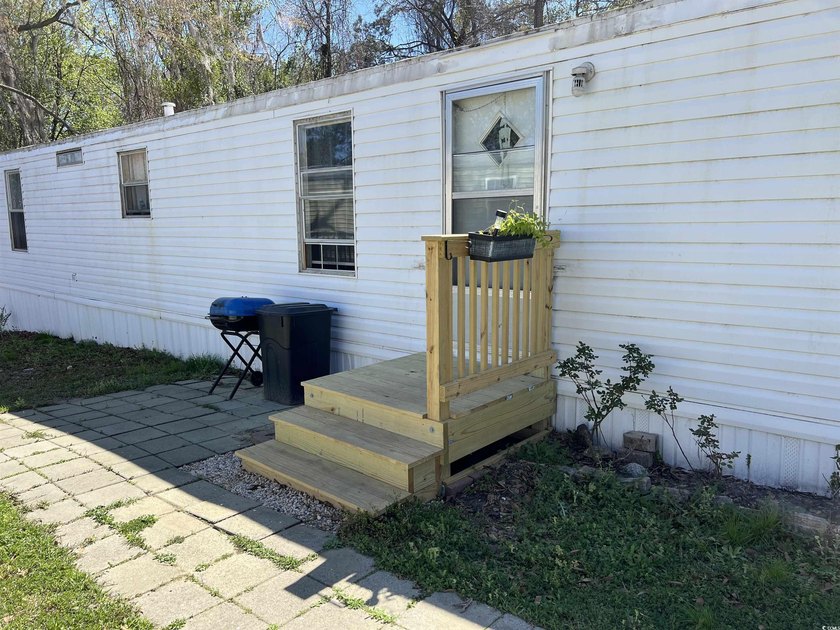 Quiet Living at it's Best! 2Bed/ 1Bath Home in Riverbanks close - photo 2