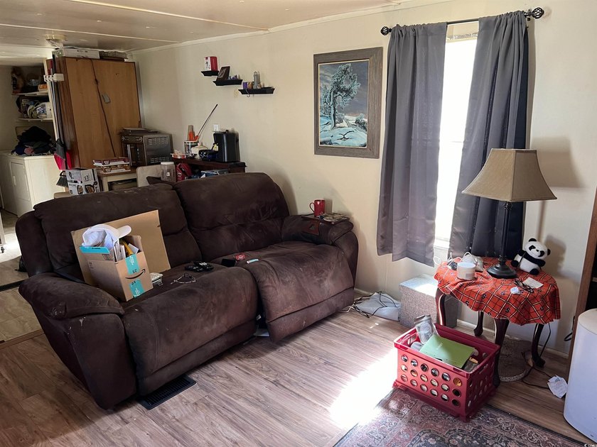 Quiet Living at it's Best! 2Bed/ 1Bath Home in Riverbanks close - photo 5