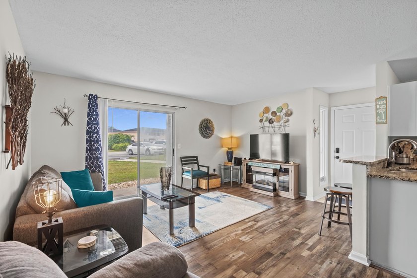 Welcome to this charming 2-bedroom, 2-bathroom condo located - photo 6