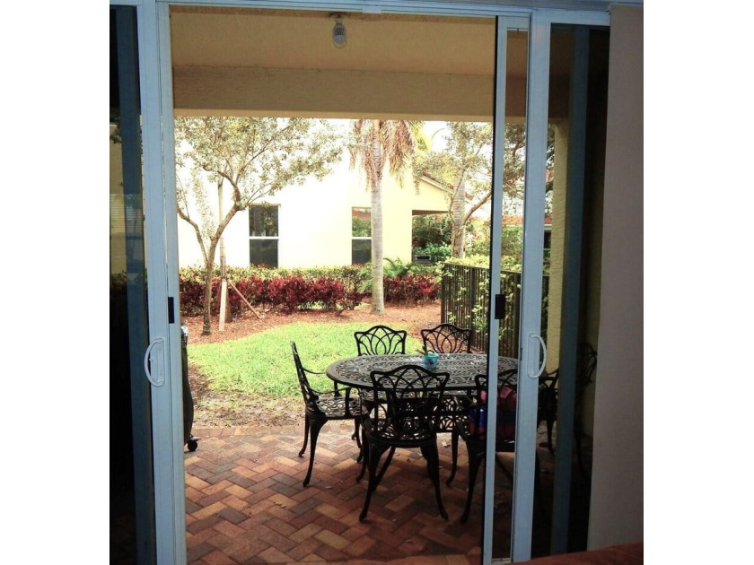 LARGEST 2 Story END Unit Townhse-3Bd/2.5Ba/2CarGar+LOFT/2161sf - photo 9