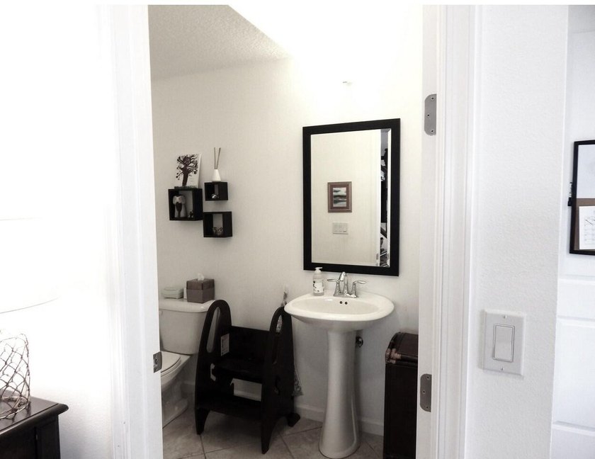 LARGEST 2 Story END Unit Townhse-3Bd/2.5Ba/2CarGar+LOFT/2161sf - photo 10