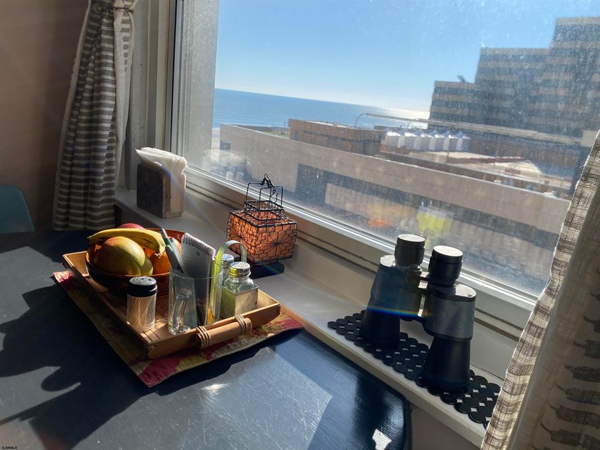 GET ONE-BEDROOM LIVING AT STUDIO HOA FEES with this smartly - photo 8