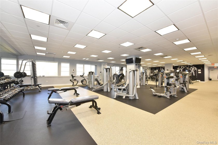 Beautiful &amp; Spacious Sunny 3-Bedroom, 2.5-Bath Condo in Harbor - photo 8