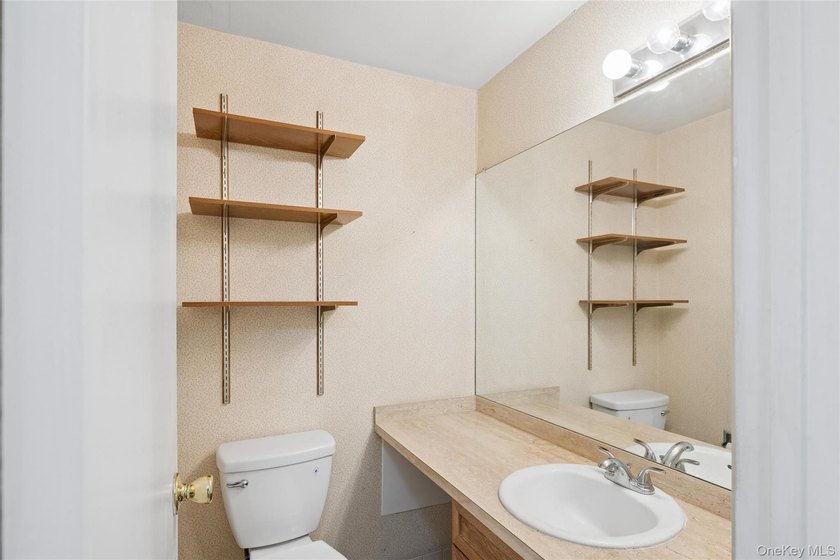 BRIGHT SUNNY UPPER BRISTOL. 1200 SQ LIVING SPACE. LARGE KITCHEN - photo 15