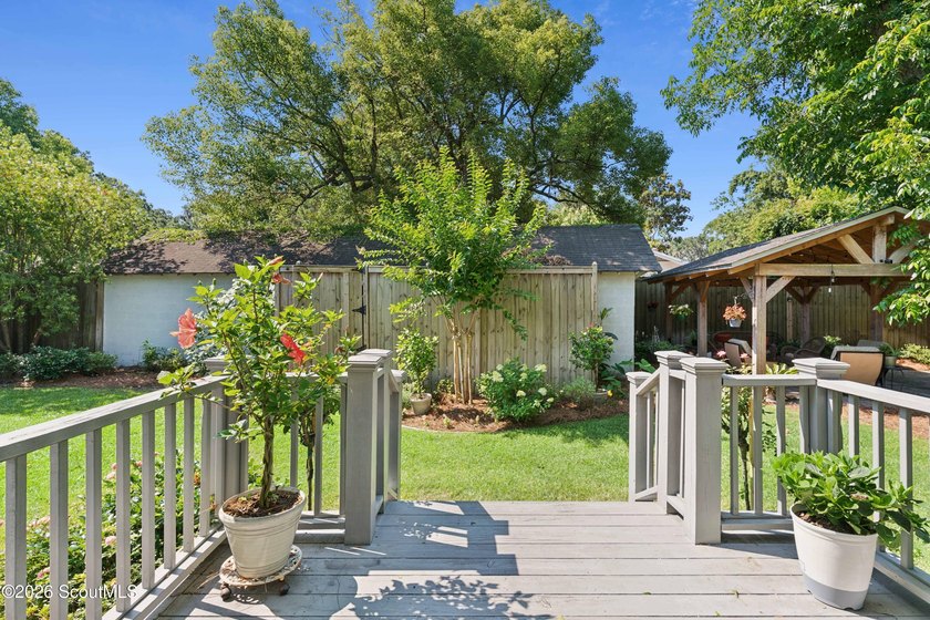 Exceptional opportunity to own a beautifully renovated, turnkey - photo 31