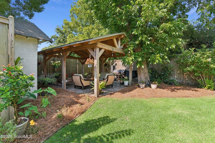 Exceptional opportunity to own a beautifully renovated, turnkey - photo 35