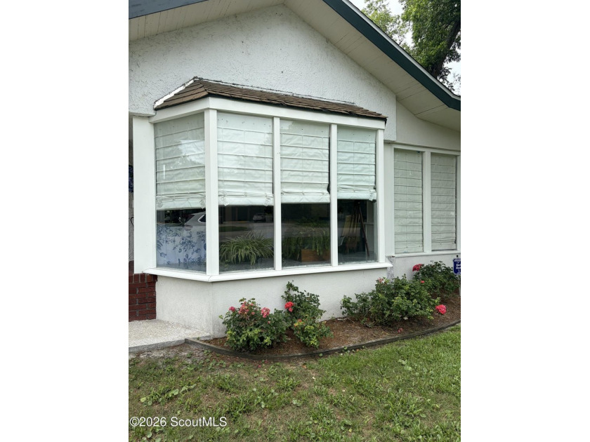 Exceptional opportunity to own a beautifully renovated, turnkey - photo 47