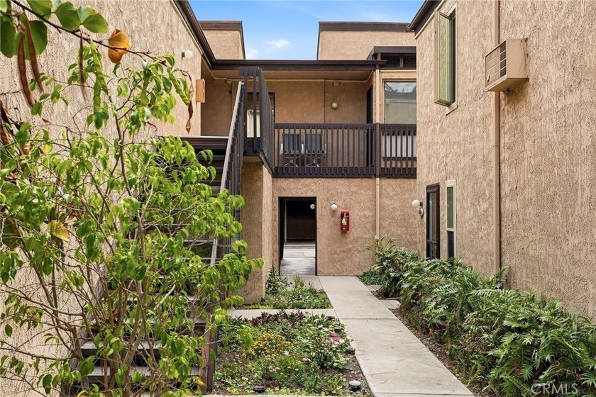 Welcome to this upper-level 2-bedroom, 2-bath condo offering 1 - photo 5