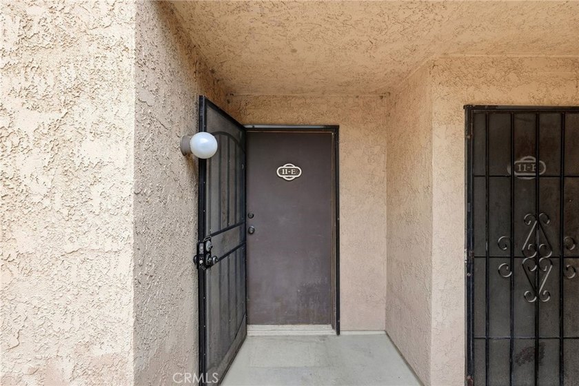 Welcome to this upper-level 2-bedroom, 2-bath condo offering 1 - photo 7
