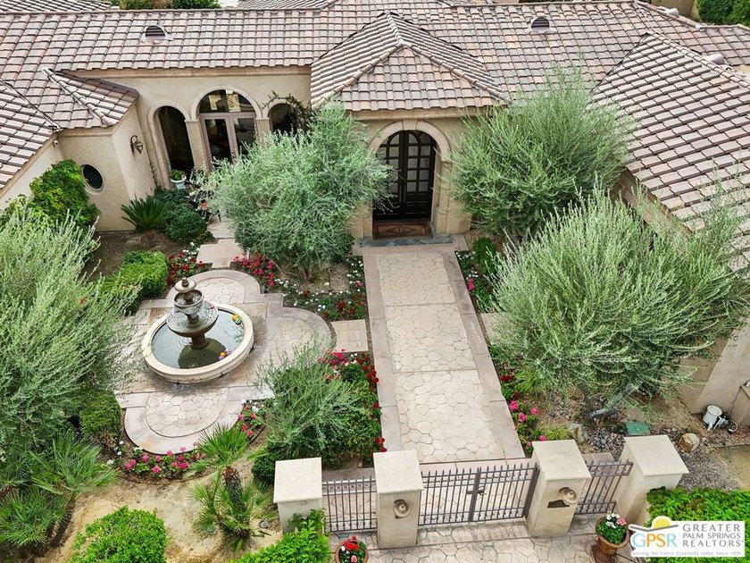 Sophisticated luxury meets timeless elegance in this exceptional - photo 2
