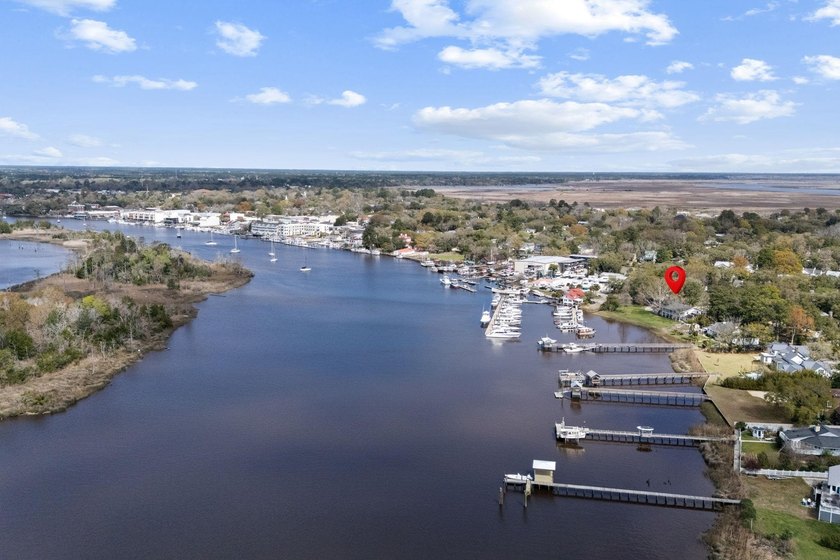 Welcome to 201 River Rd poised on the Sampit River with sweeping - photo 5