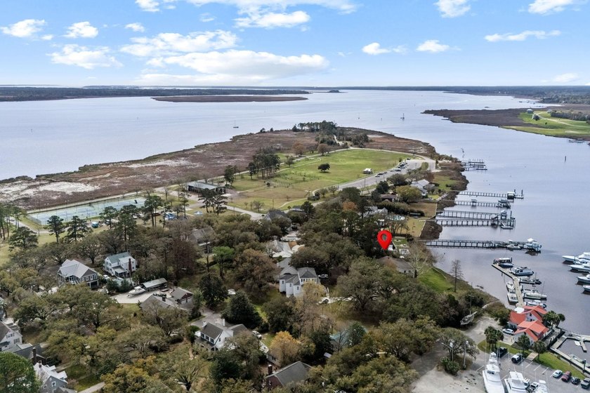 Welcome to 201 River Rd poised on the Sampit River with sweeping - photo 6