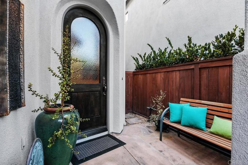 Experience the Coveted Coastal Solana Beach Lifestyle! Just down - photo 3