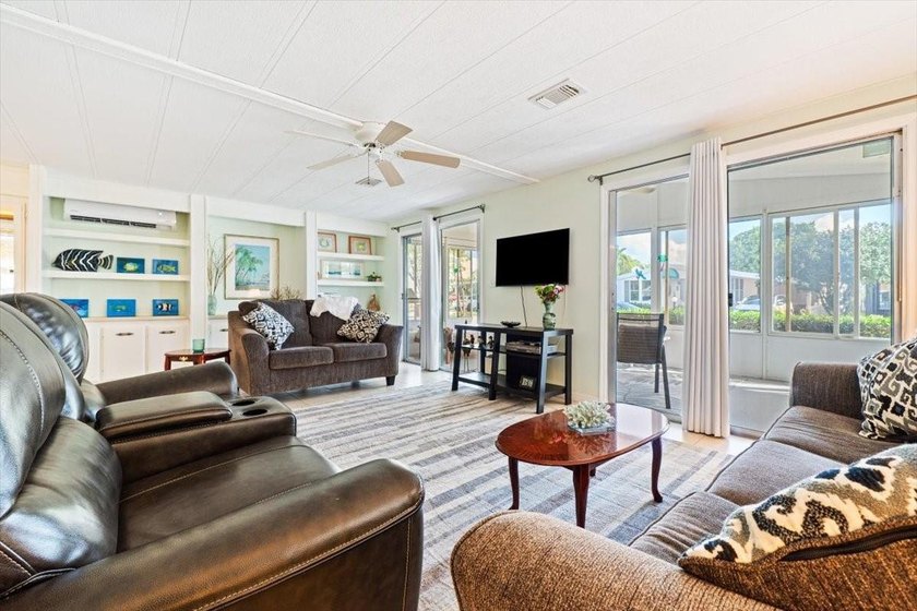 Welcome to this charming manufactured home located in Highland - photo 15
