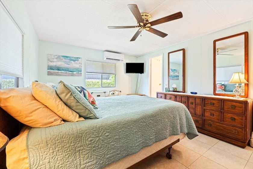 Welcome to this charming manufactured home located in Highland - photo 17