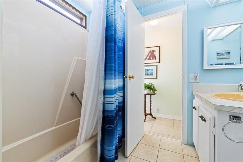 Welcome to this charming manufactured home located in Highland - photo 24