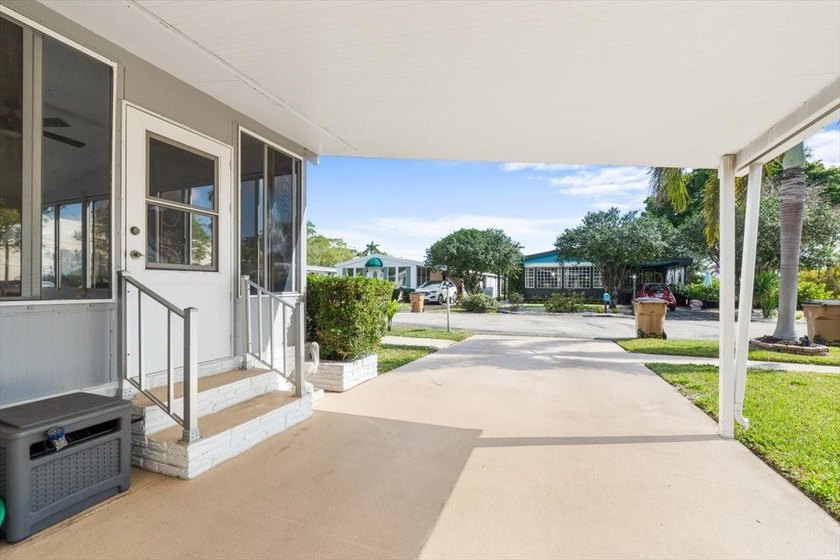 Welcome to this charming manufactured home located in Highland - photo 30