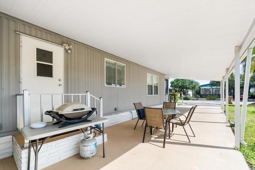 Welcome to this charming manufactured home located in Highland - photo 31