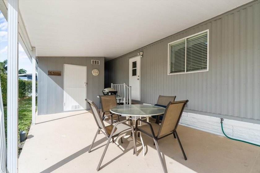 Welcome to this charming manufactured home located in Highland - photo 32