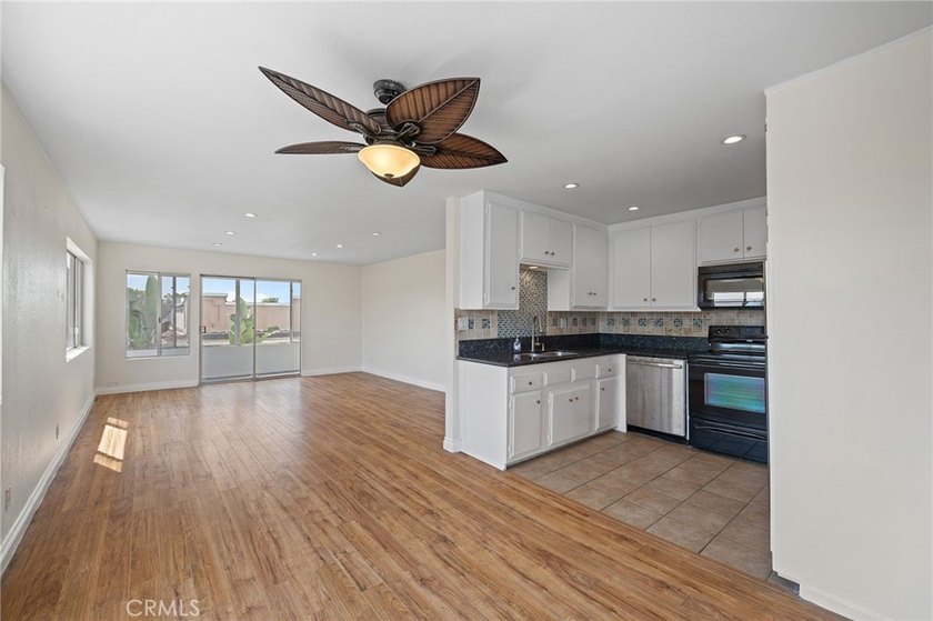Charming 2-Bedroom Corner Condo in Prime Long Beach - Just - photo 7