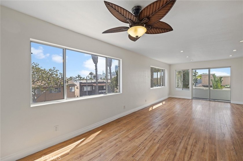 Charming 2-Bedroom Corner Condo in Prime Long Beach - Just - photo 8