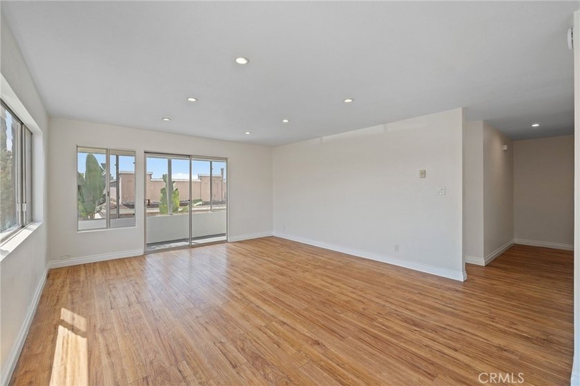 Charming 2-Bedroom Corner Condo in Prime Long Beach - Just - photo 9