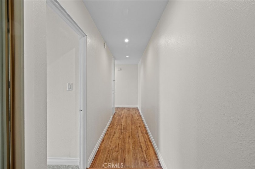 Charming 2-Bedroom Corner Condo in Prime Long Beach - Just - photo 10