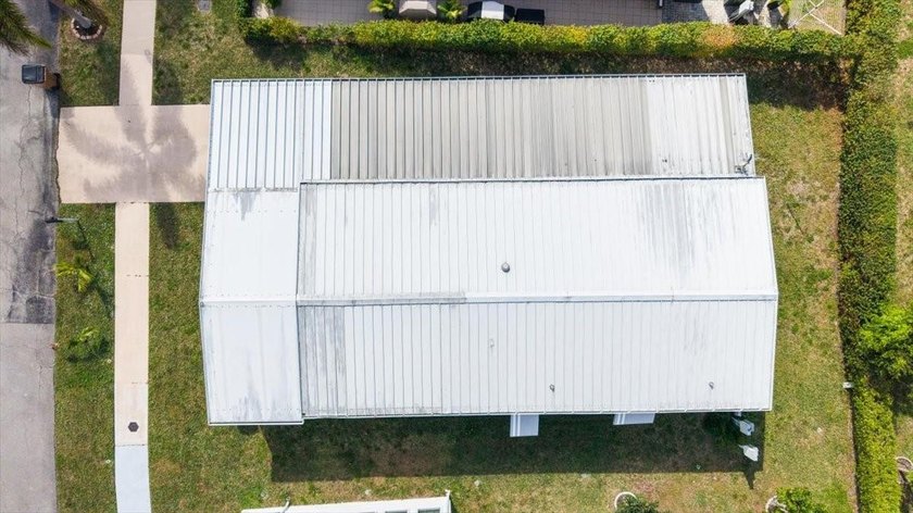 Welcome to this charming manufactured home located in Highland - photo 41