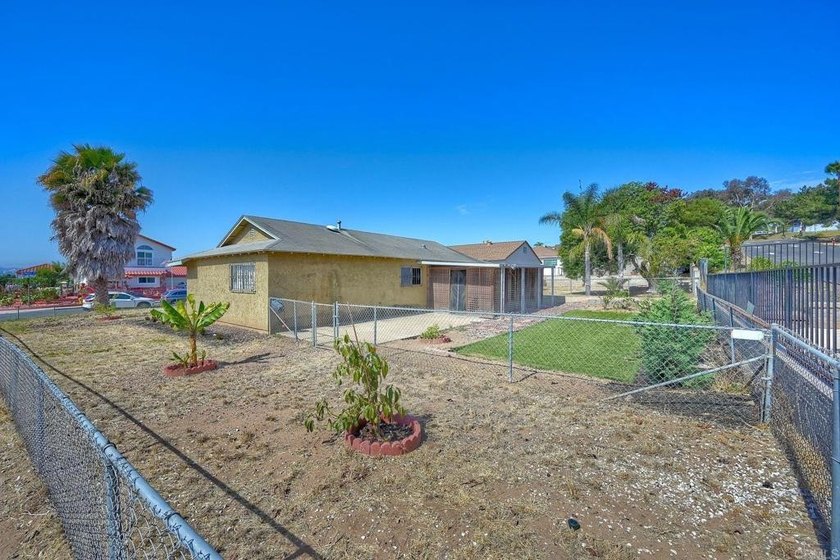 This is a great opportunity to own a spacious single story home - photo 3