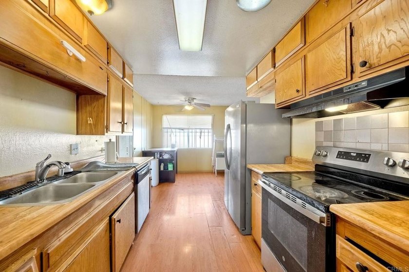 This is a great opportunity to own a spacious single story home - photo 4