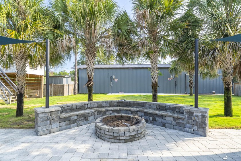 221 White Oaks Boulevard, where you can enjoy the space and - photo 5